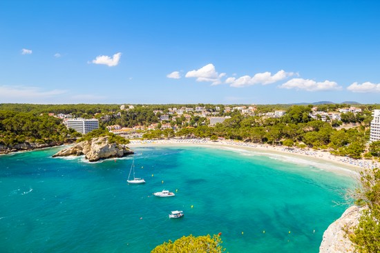Cala Galdana, una delle baie più note di Minorca
