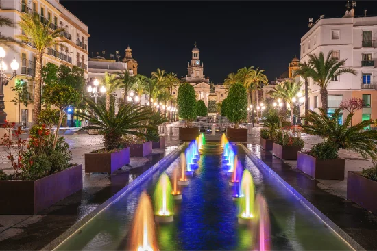 plaza-de-san-juan-de-dios-square-with-cadiz-city-hall-illuminated-fountain-night-cadiz-andalusia-spain